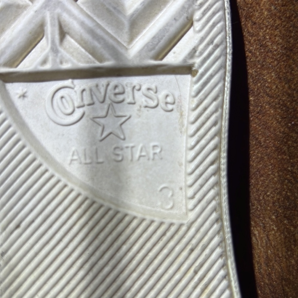 Converse detailed stitched flowers - Picture 2 of 5